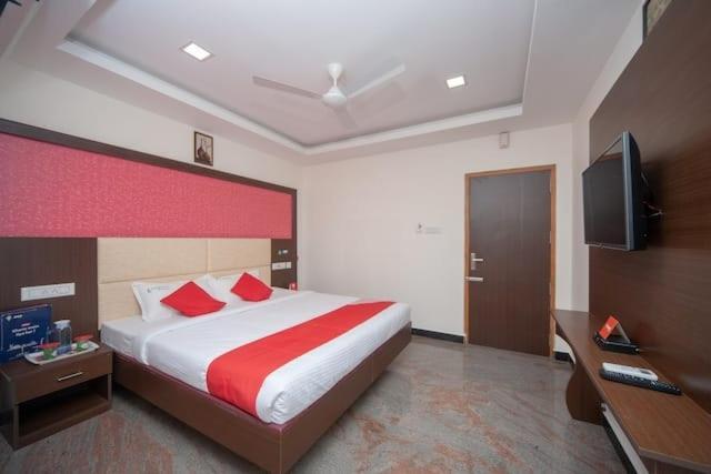 Famous Residency Hotel Tiruchirappalli Exterior photo